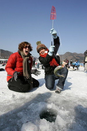 ▲冬游韩国滑雪、采果、汗蒸幕。（图／东南旅游、七逗旅游网）