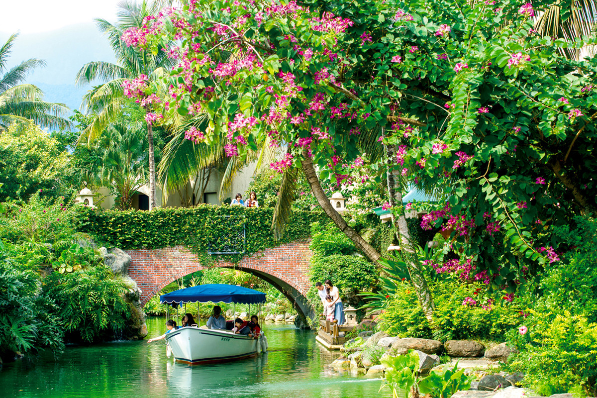 号称台湾威尼斯的“花莲理想大地渡假饭店”，以全台最长的人工运河贯穿园区，获选全球七大游船旅宿。（图／理想大地渡假饭店提供）