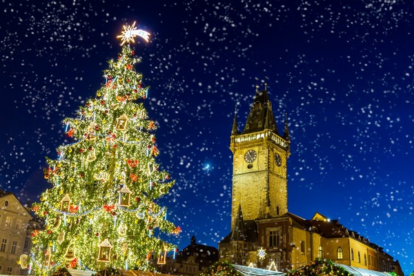 捷克布拉格旧城区圣诞市集。（图／shutterstock.com）