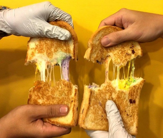 热乐煎爆浆乳酪三明治（图／翻摄自热乐煎爆浆乳酪三明治粉丝团）