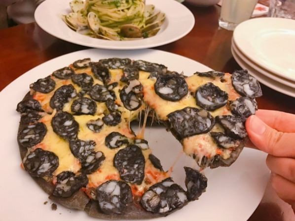 甜蜜屋的黑噜噜披萨。（图／IG@ab.wu提供）