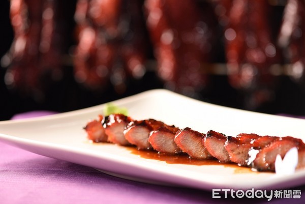 ▲紫艳中餐厅全新西班牙伊比利猪蜜汁叉烧。(图／台北W饭店提供)