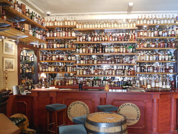 ▲Glenesk Hotel旅馆珍藏的千瓶威士忌。（图／gleneskhotel.com）