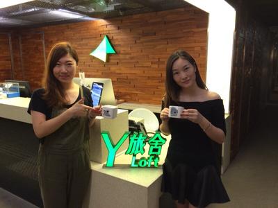 来自中国的张洋洋小姐和陈洁小姐很高兴成为Y旅舍第5万个订单之住客。